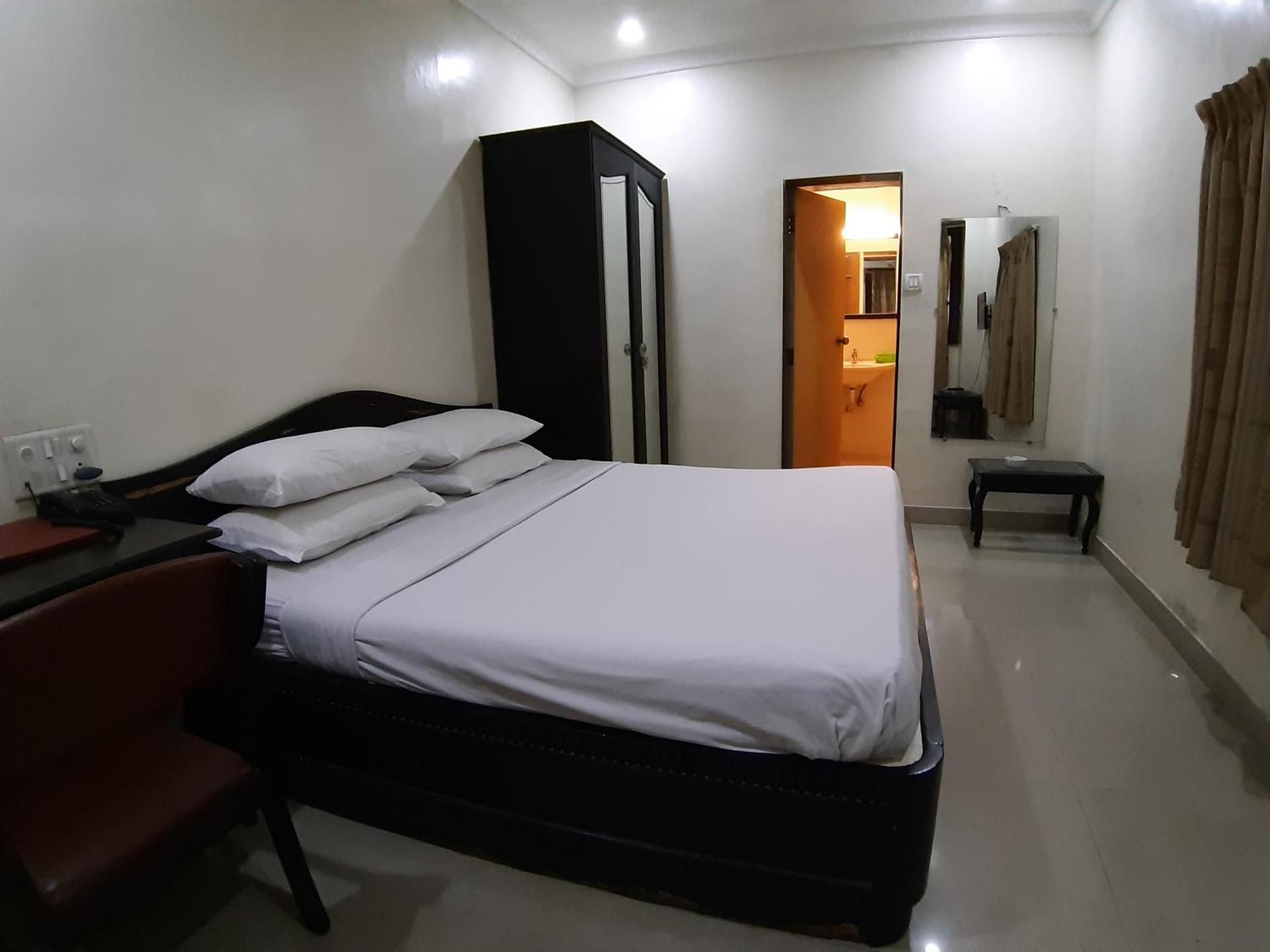 Hotel Ritz Standard Room 4