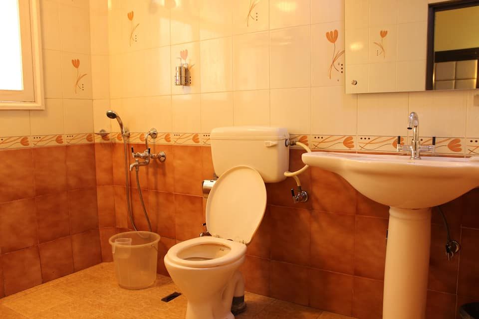 Hotel Ritz Standard Room 3