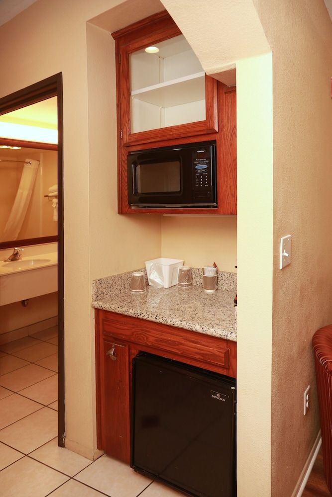 Room, 1 Queen Bed, Accessible, Non Smoking (Mobility/Hearing)