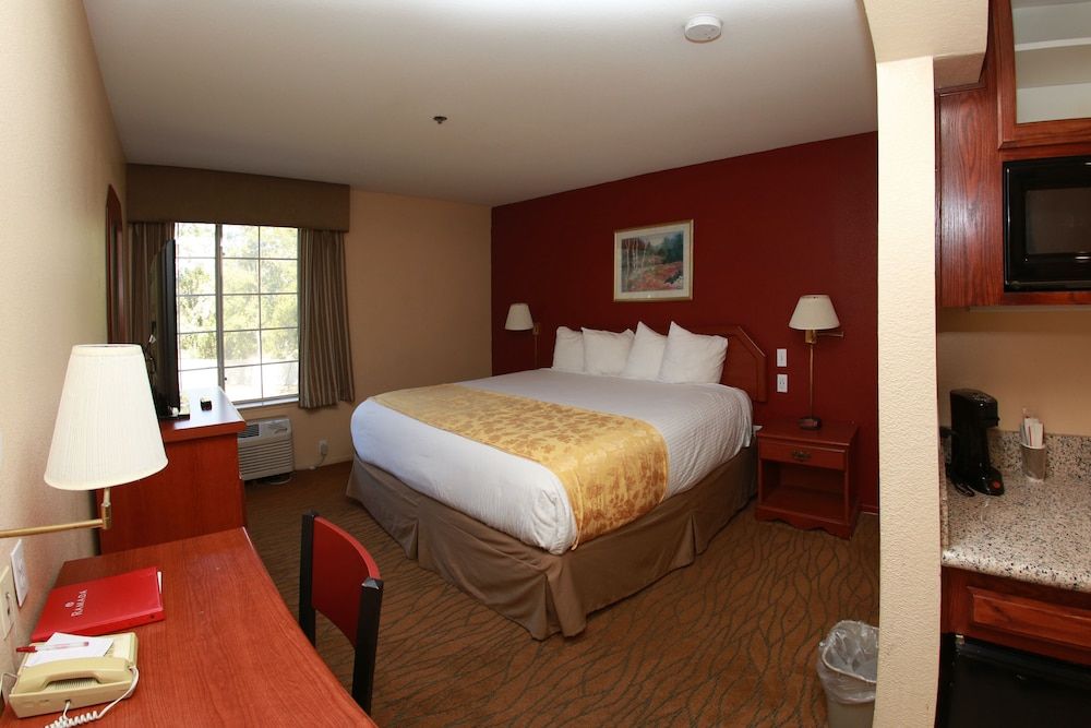 Standard Room, 1 King Bed, Non Smoking