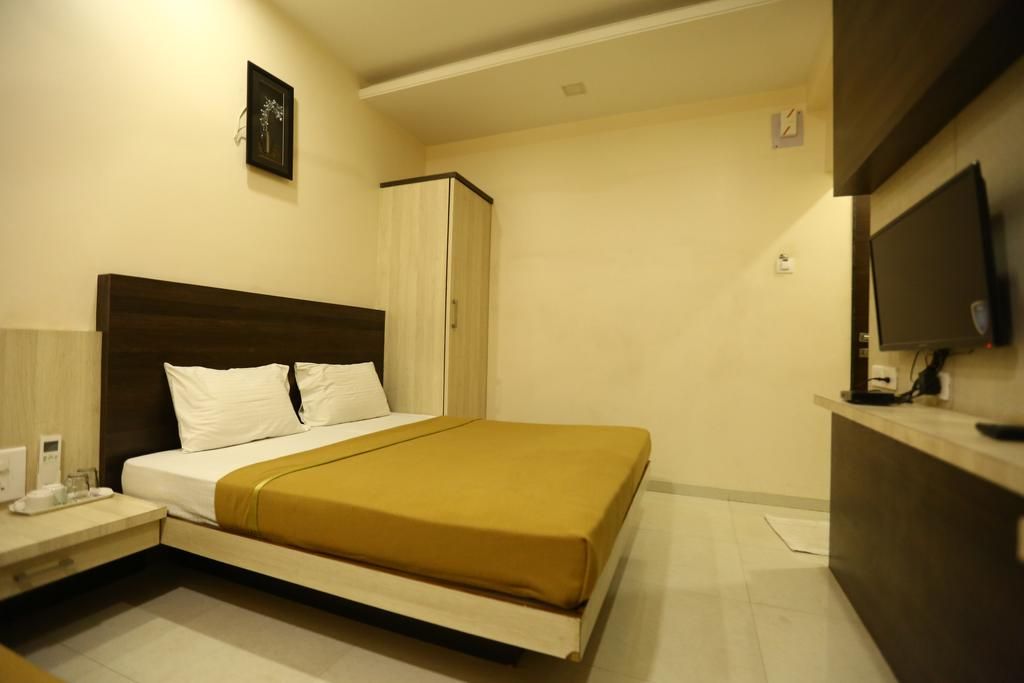 Hotel Madhuri Executive Standard Non AC Double Bed Room 3