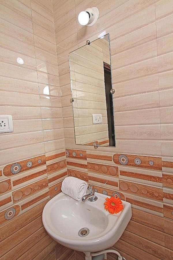 Tranzotel Bangalore Airport Standard Double Room 3