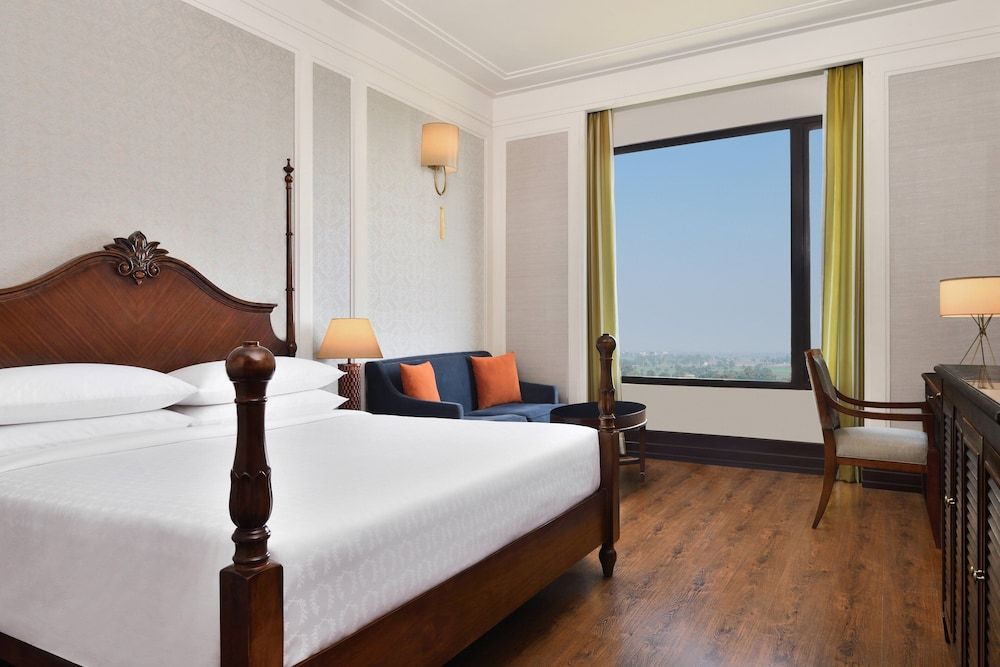 Club Room, 1 King Bed