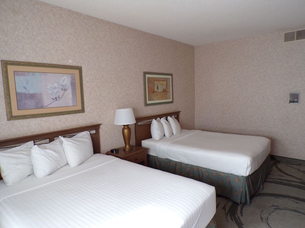 Piccadilly Inn Airport Room, 2 Queen Beds, Accessible