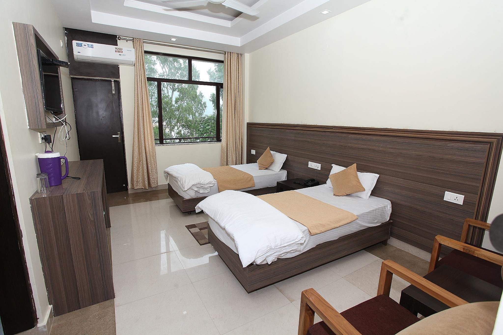 Hotel Trihari Standard Room 12