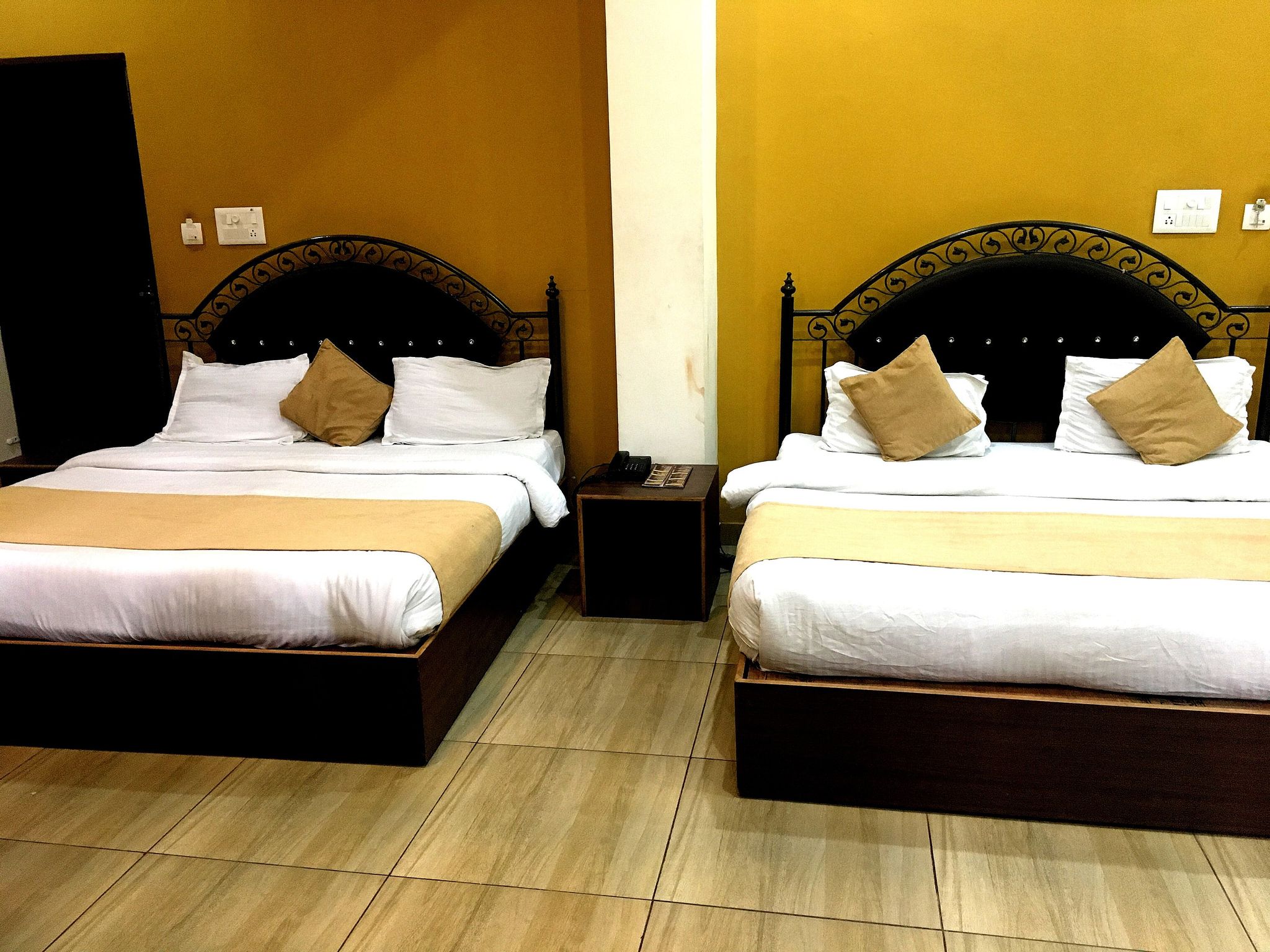 Hotel Trihari Standard Room 3