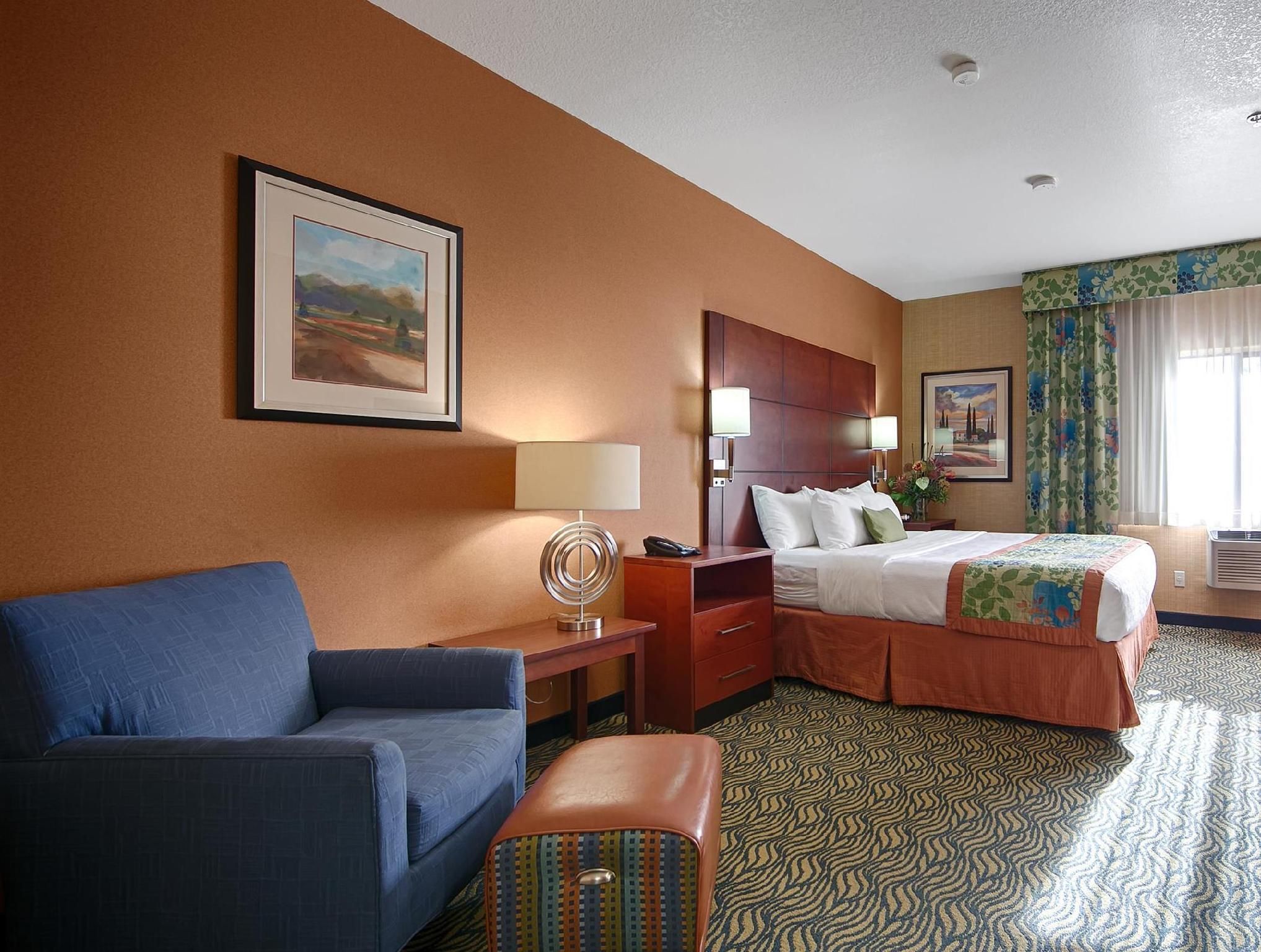 Best Western Plus Fresno Inn Accessibility - 1 Queen, Roll-in Shower, Sofabed, Nonsmoking