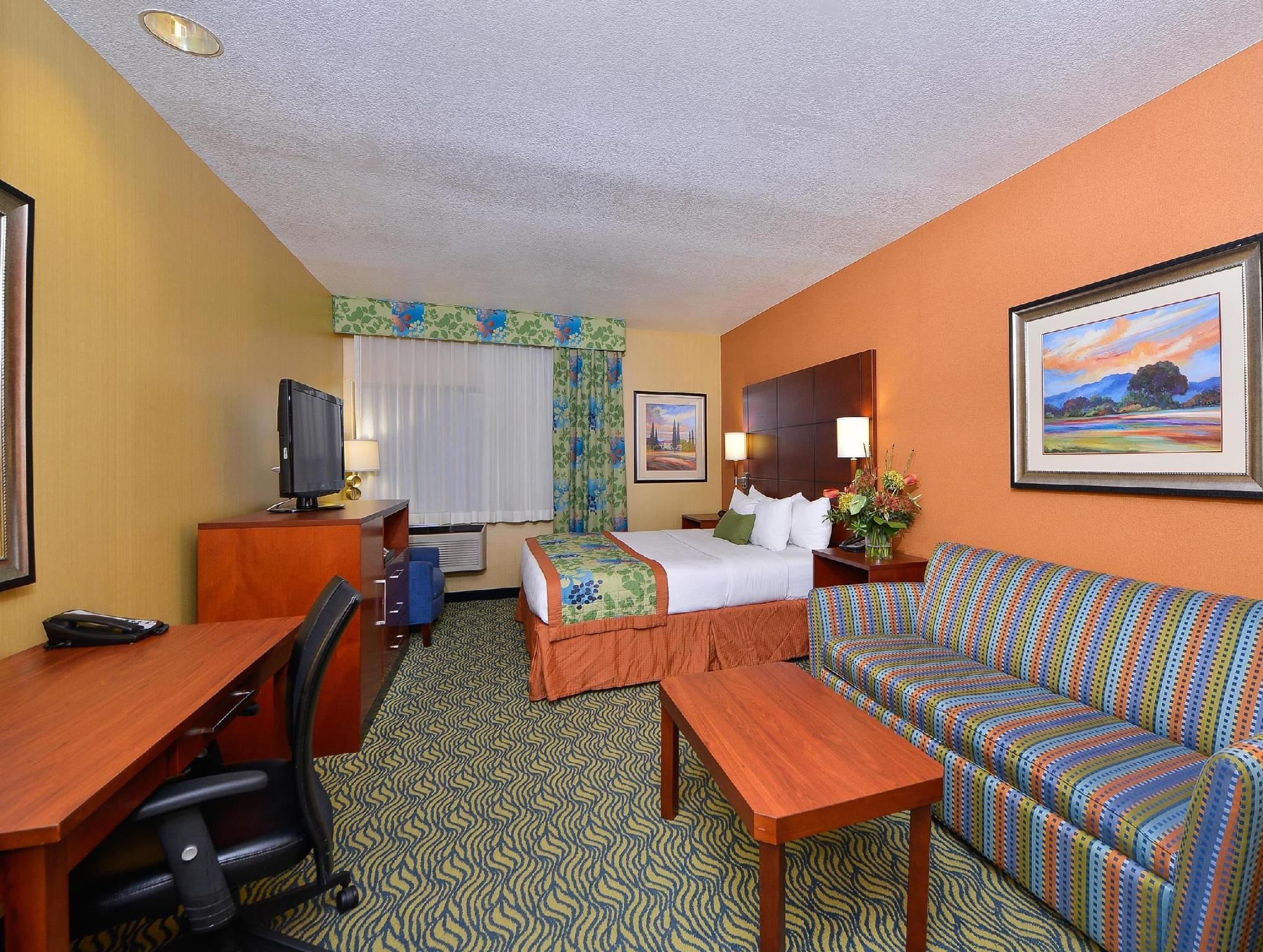Best Western Plus Fresno Inn Accessibility - 1 Queen, Roll-in Shower, Sofabed, Nonsmoking 3