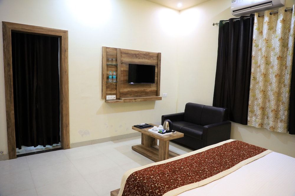 Hotel Pushkar Legacy Standard Room, 1 Double Bed, Hill View, Mountainside 5