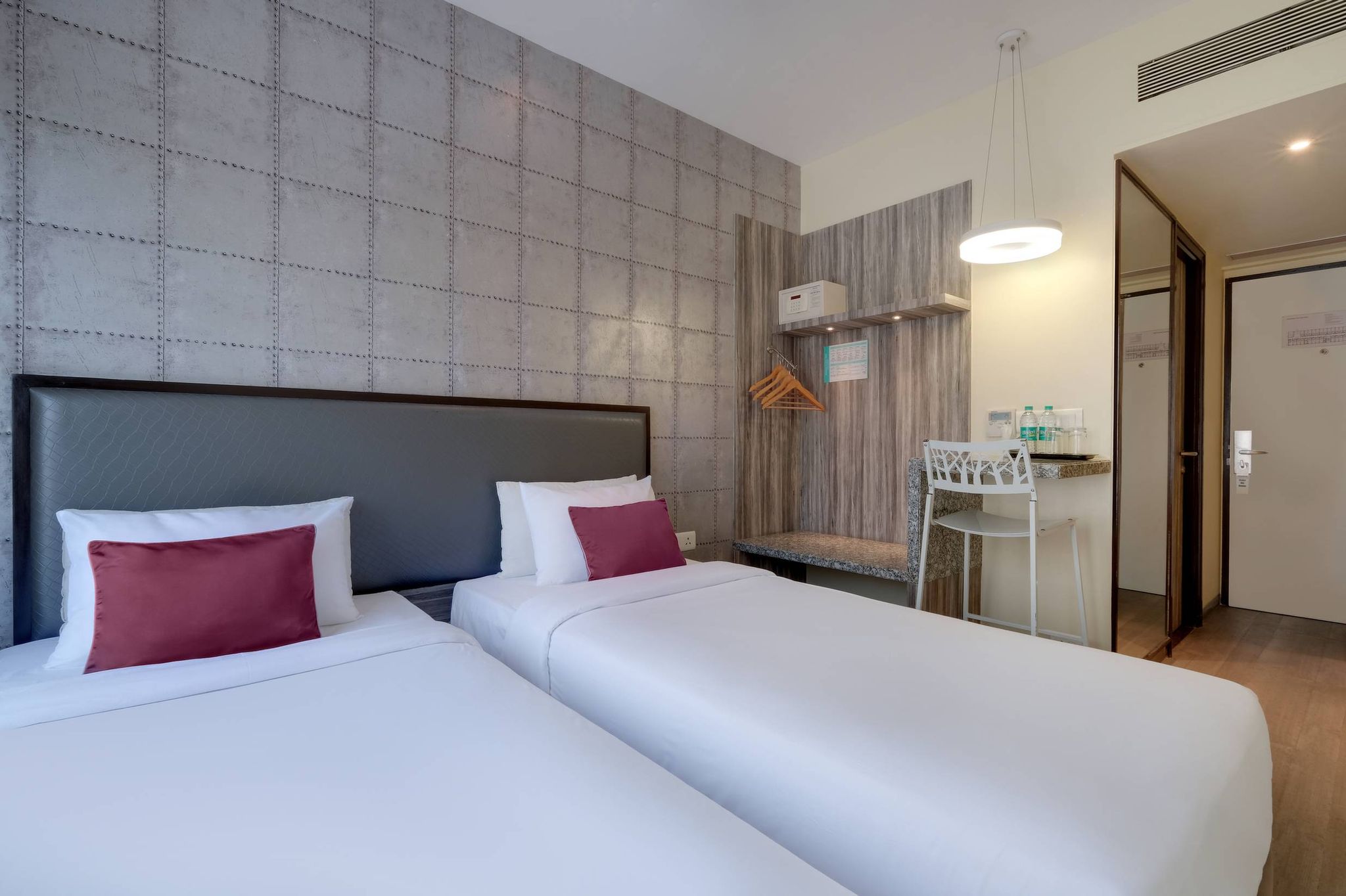 7 Apple Hotel Vadodra Standard Twin Room 5