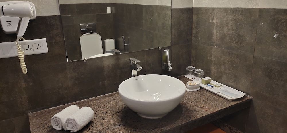 Regenta Inn Vadodara, 500m from Railway Station Superior Double Room  9