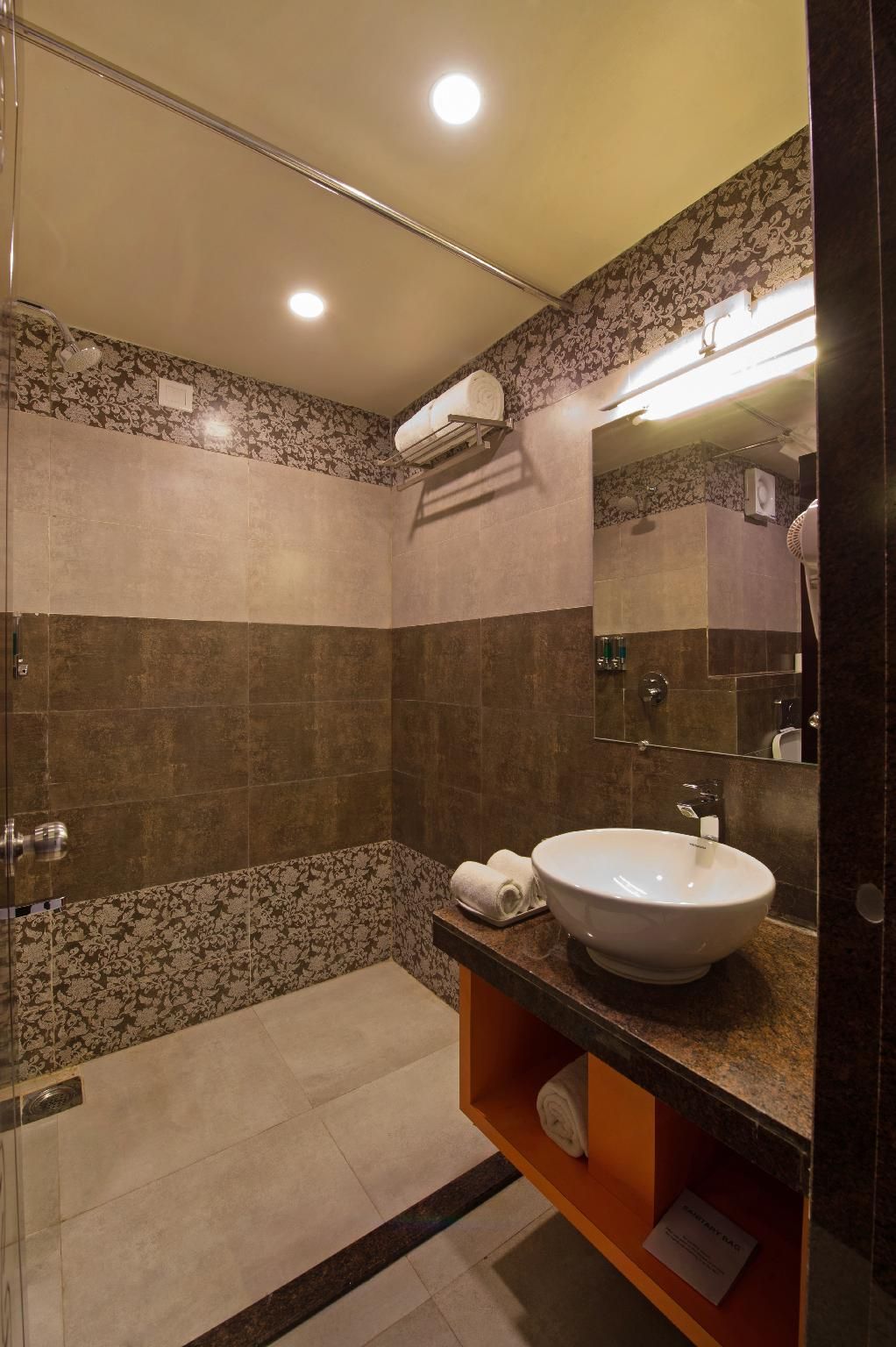 Regenta Inn Vadodara, 500m from Railway Station Superior Double Room  6