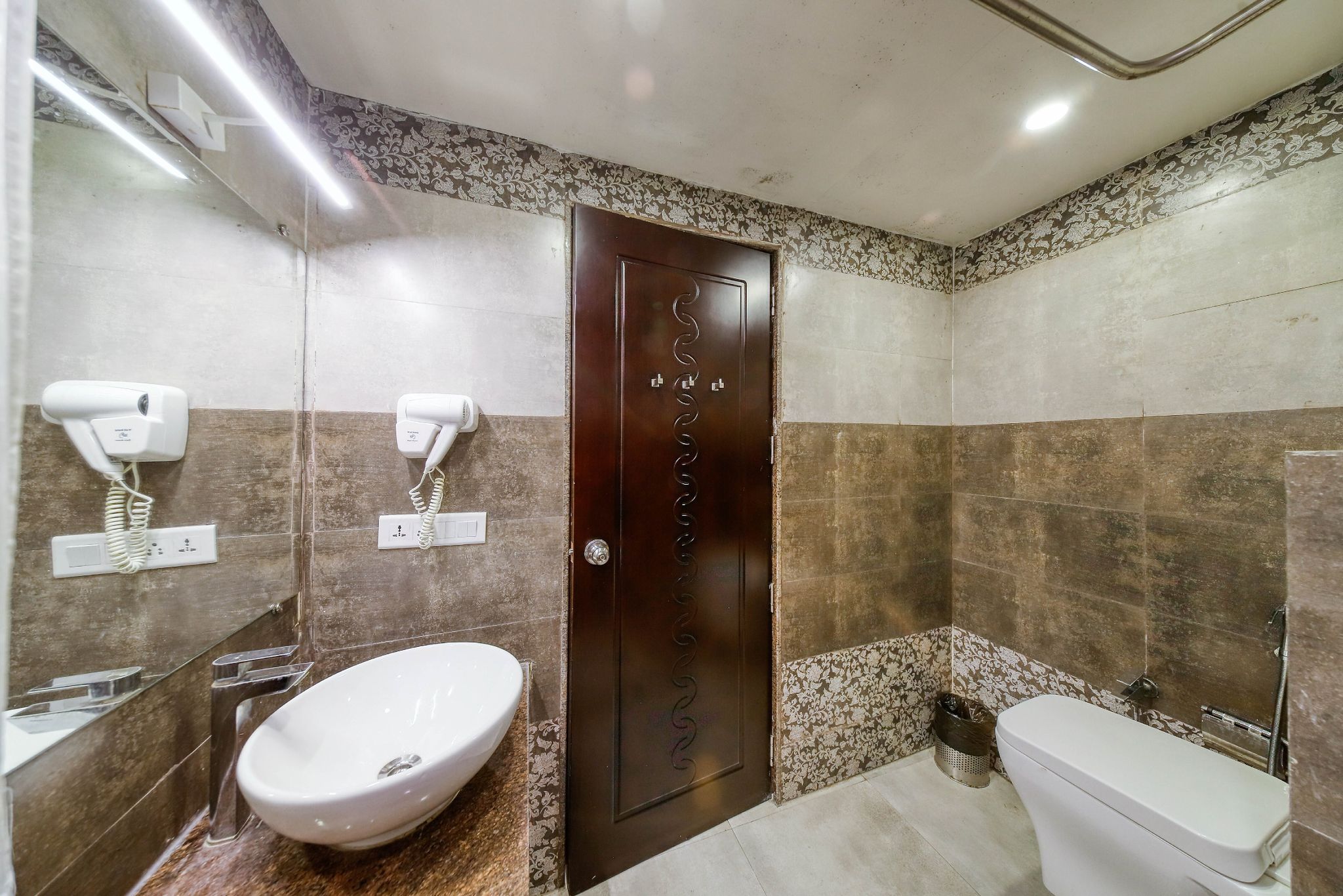 Regenta Inn Vadodara, 500m from Railway Station Superior Double Room  8