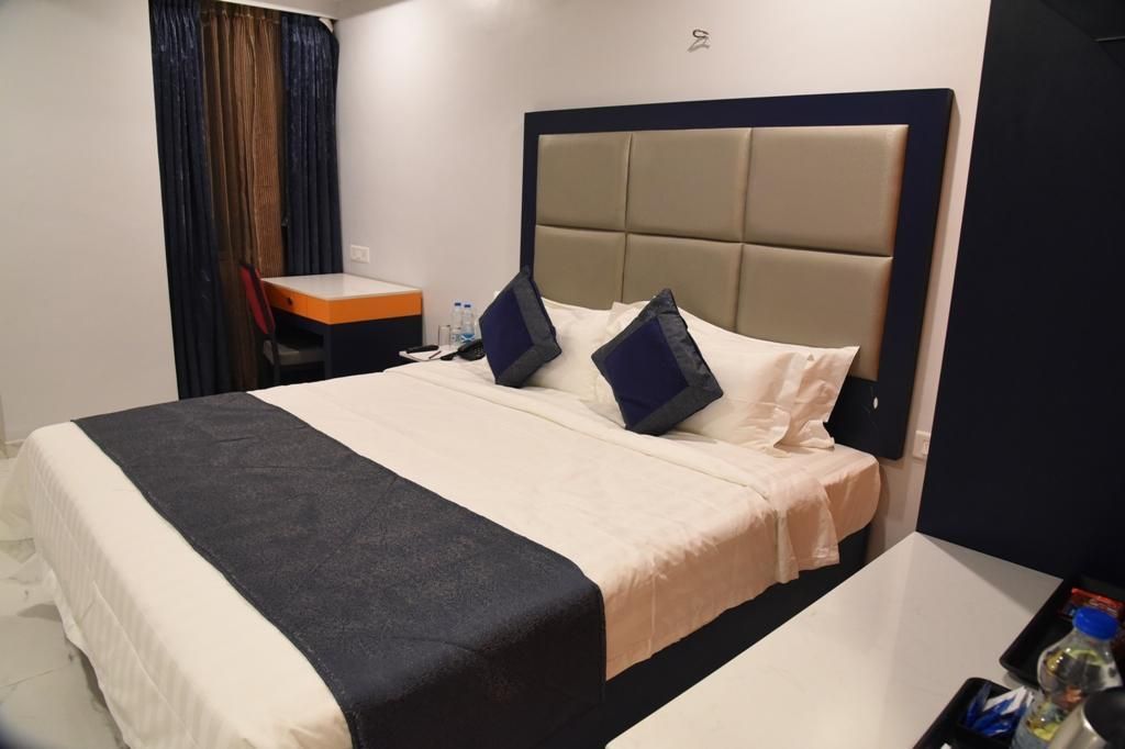 Regenta Inn Vadodara, 500m from Railway Station Deluxe Room 2