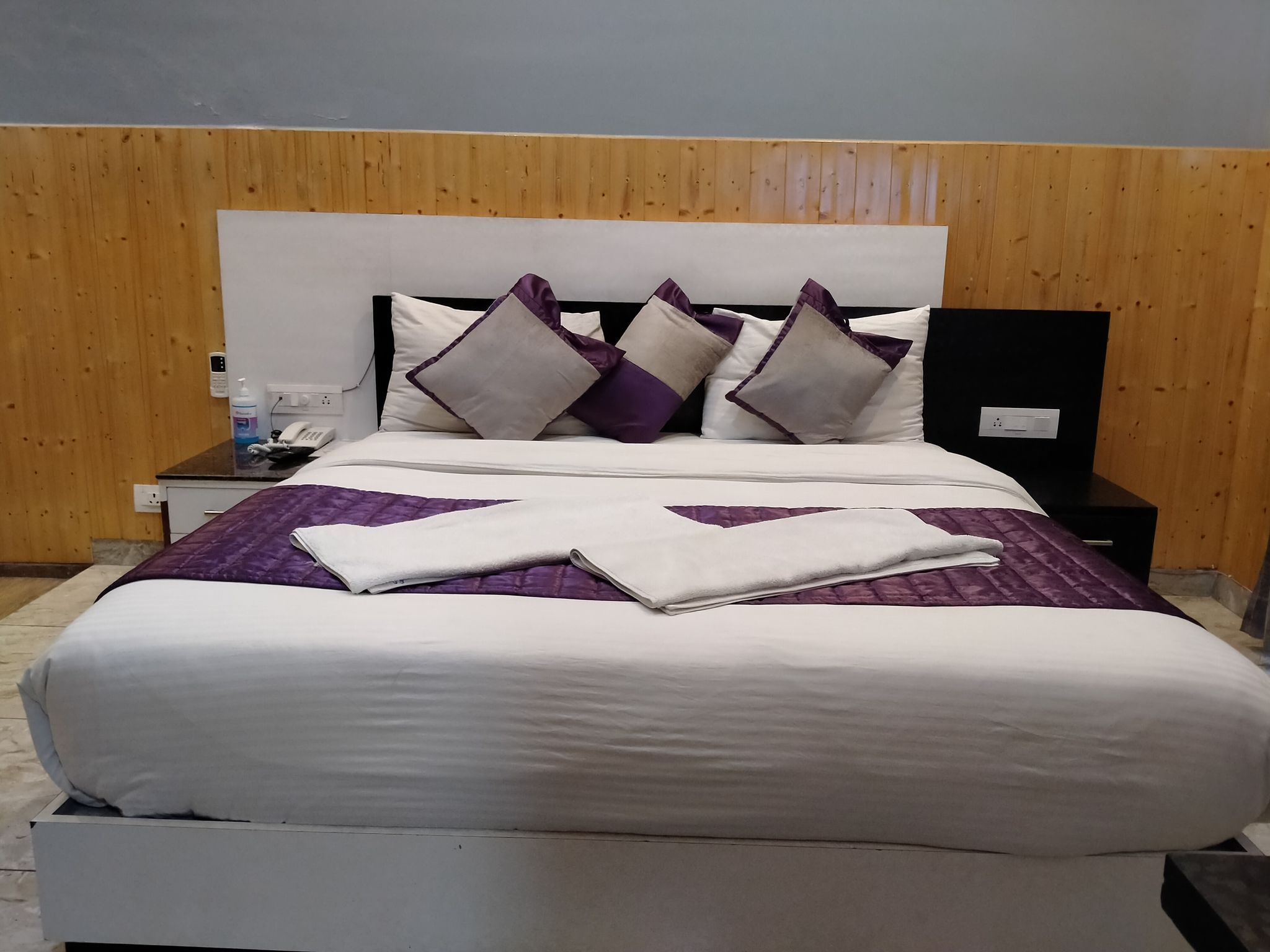 Kangra Rodeway Inn Deluxe suite 6