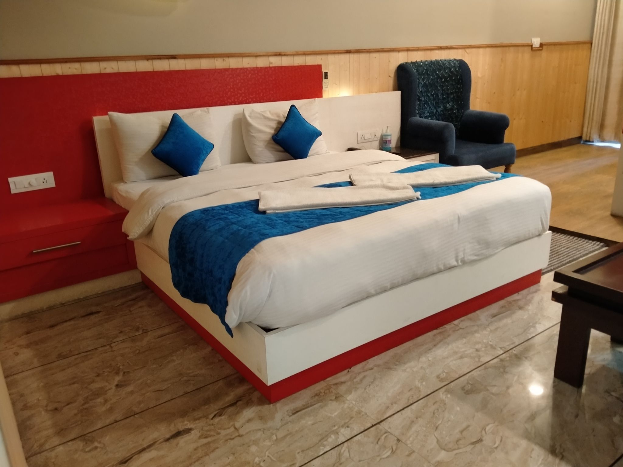 Kangra Rodeway Inn Deluxe suite 17