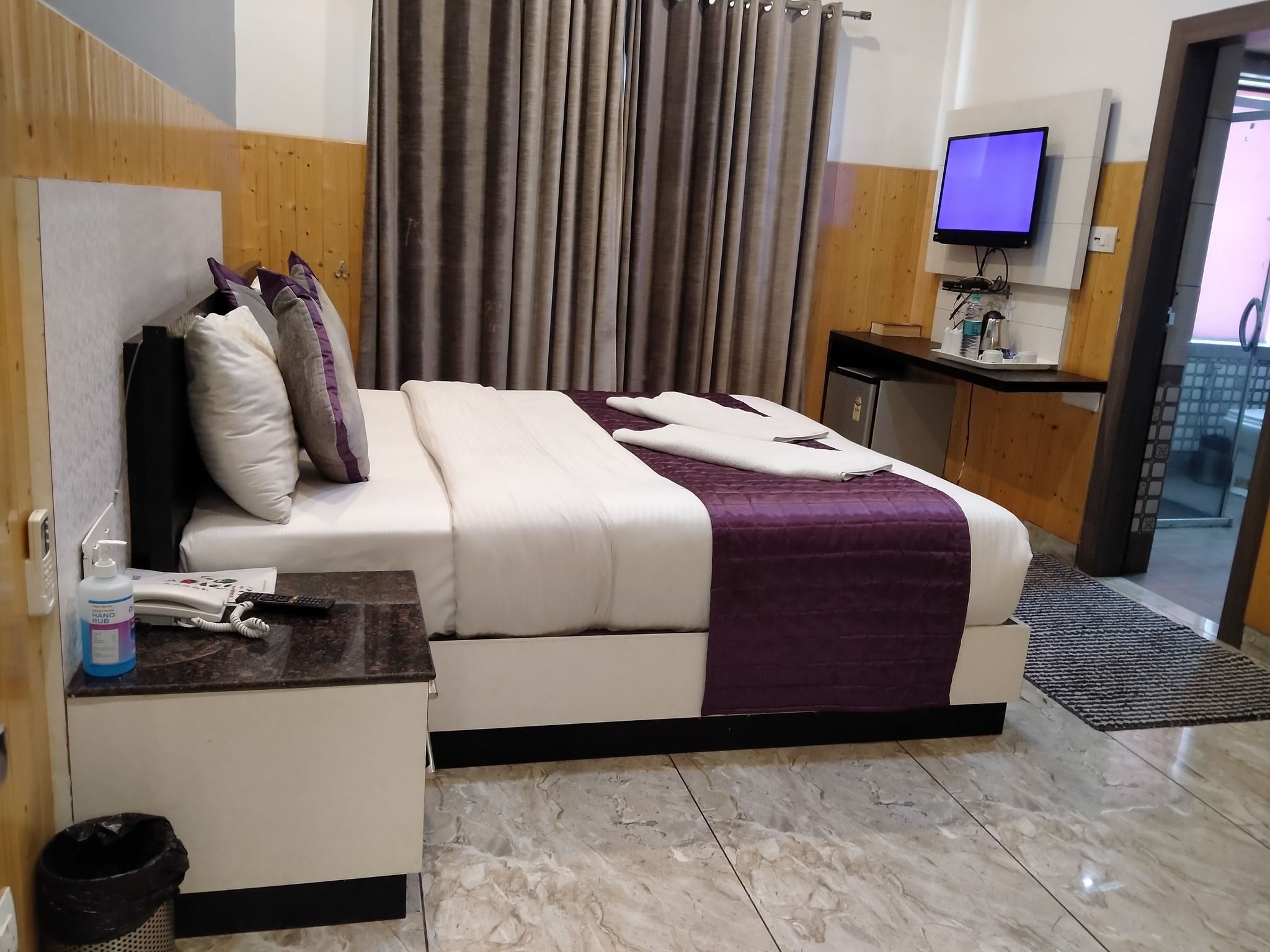 Kangra Rodeway Inn Deluxe suite 15