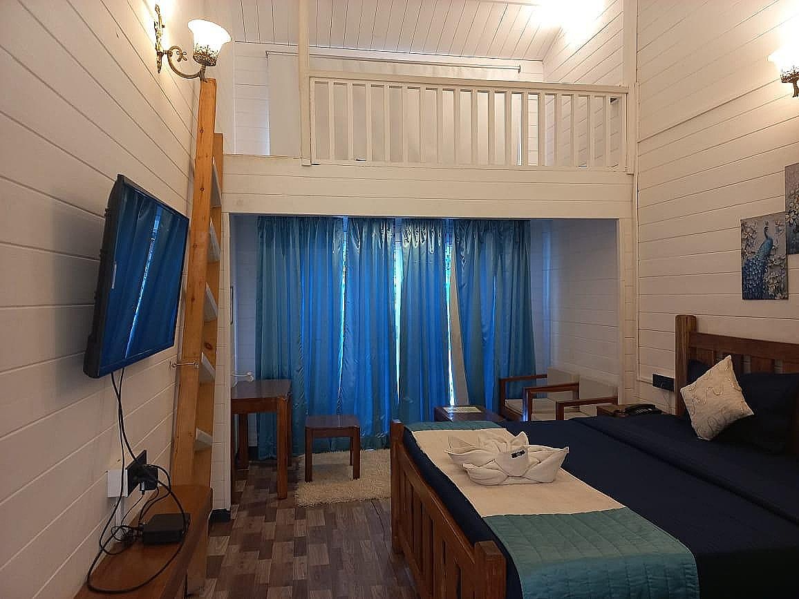 Baga Hideout Premiere Premiere Pool Front 9