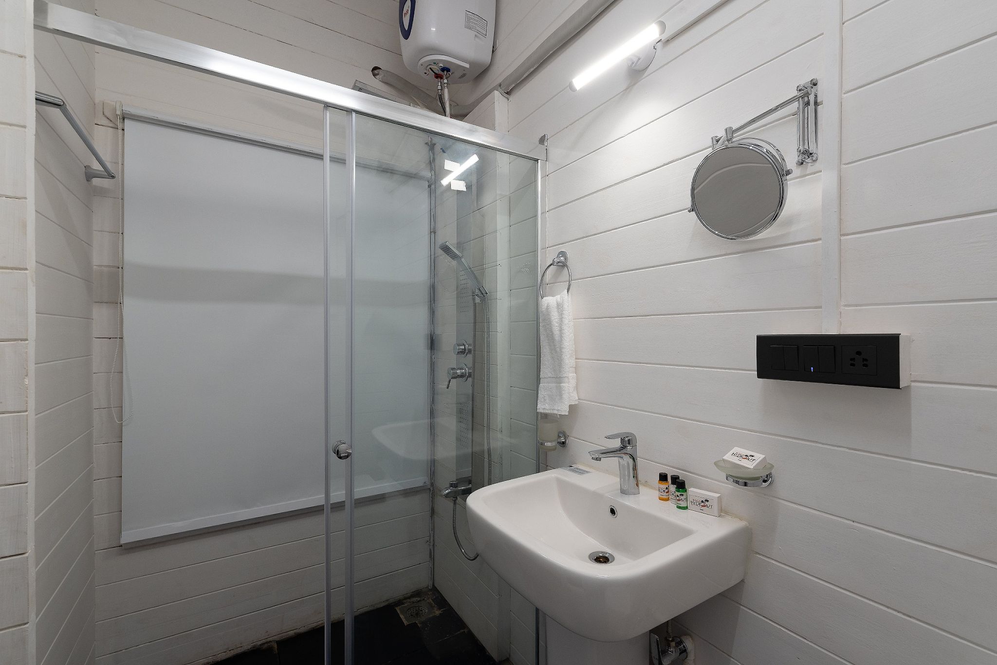 Baga Hideout Premiere Premiere Pool Front 8