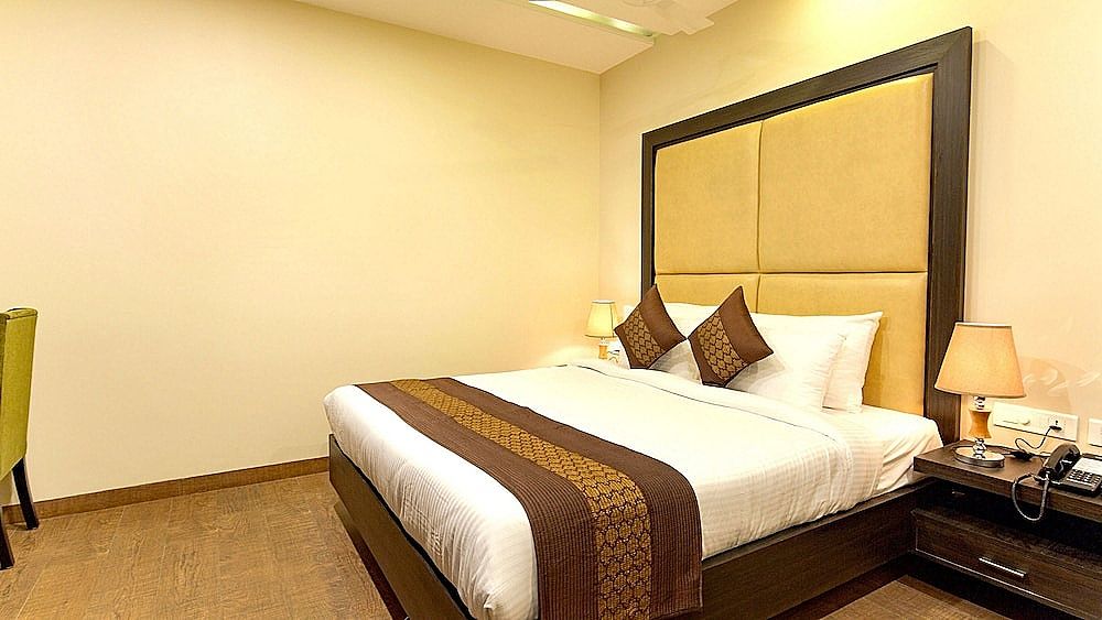 The Livin Gold Room 3