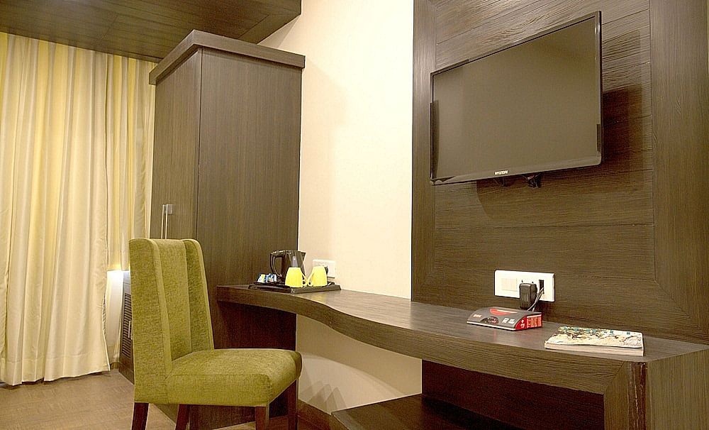 The Livin Gold Room 12