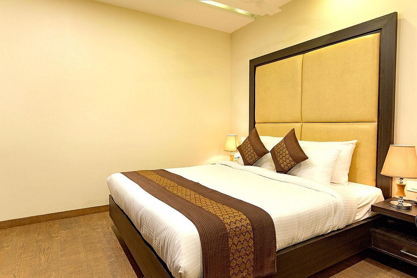 The Livin Gold Room 4