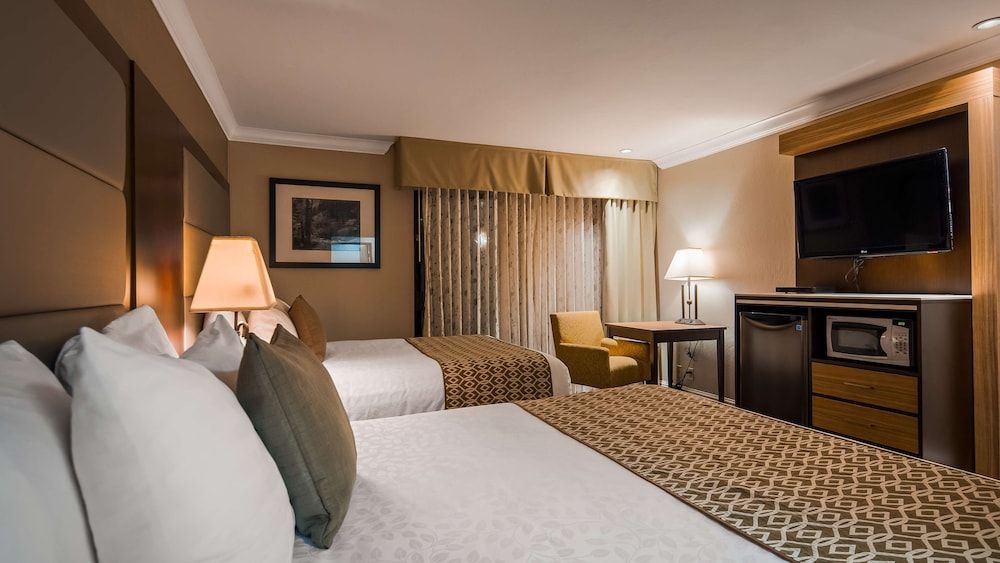 Best Western Plus Forest Park Inn Family Suite, 2 Queen Beds, Non Smoking, Refrigerator 3