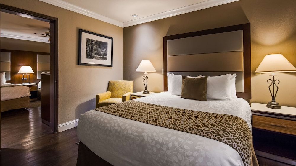 Best Western Plus Forest Park Inn Family Suite, 2 Queen Beds, Non Smoking, Refrigerator 2