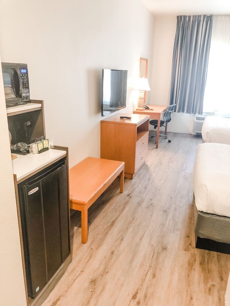 Standard Room, 2 Queen Beds, Non Smoking