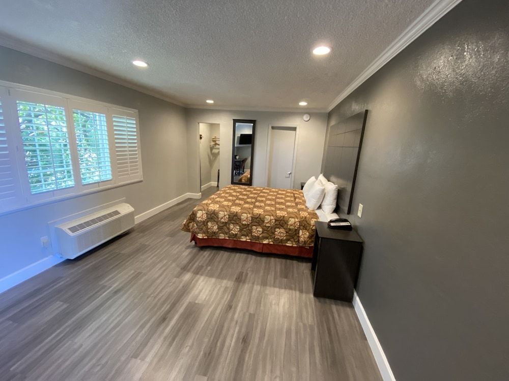 Superior Room, 1 King Bed, Non Smoking