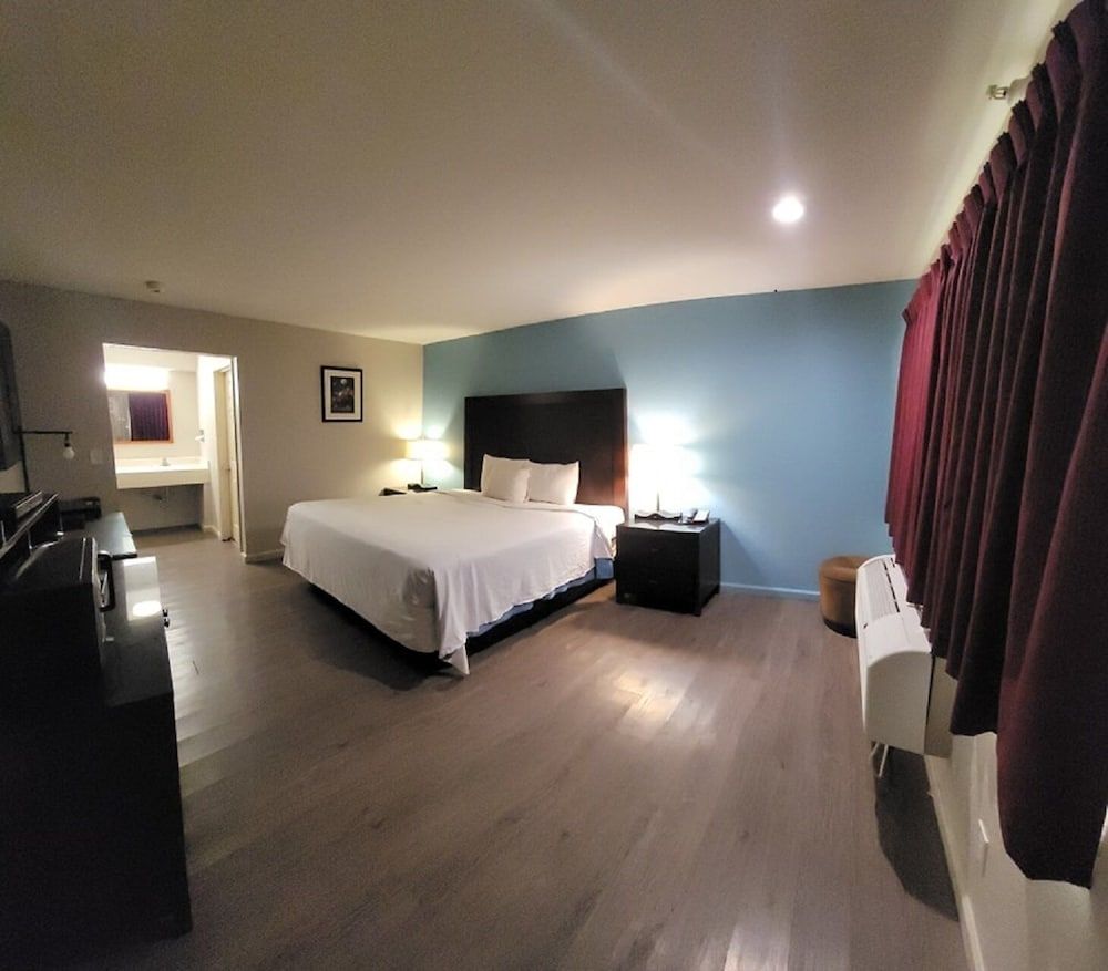 Standard Room, 1 King Bed, Non Smoking