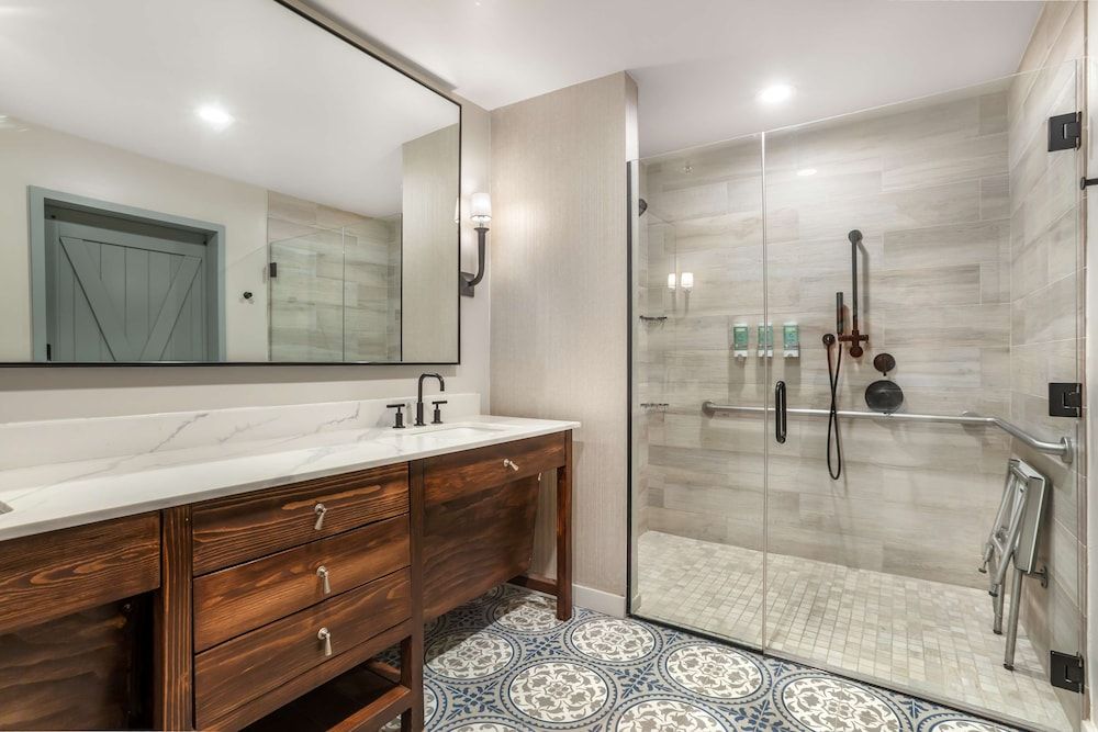 Best Western Dry Creek Inn Suite, 1 King Bed, Non Smoking, Fireplace (with Sofabed) 5