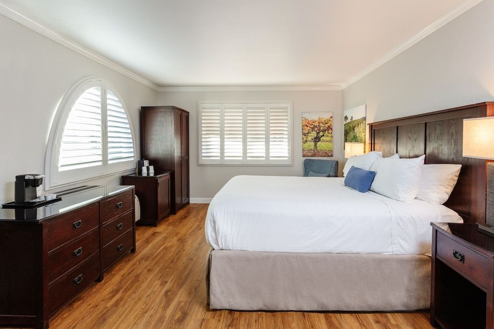 Best Western Dry Creek Inn Standard Room, 1 King Bed, Non Smoking, Refrigerator