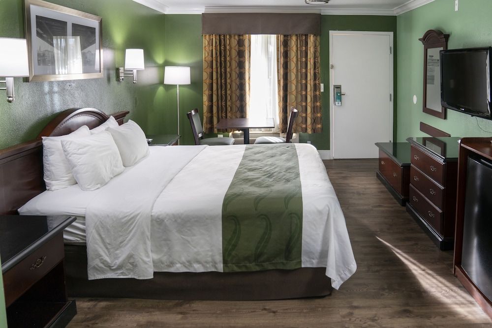 Standard Room, 1 King Bed, Non Smoking