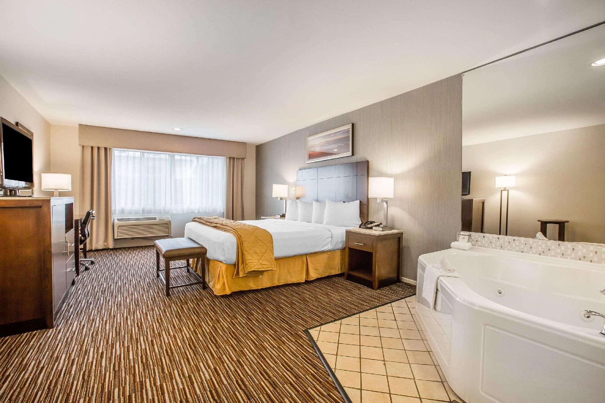 1 King Bed, Business Room, Nonsmoking