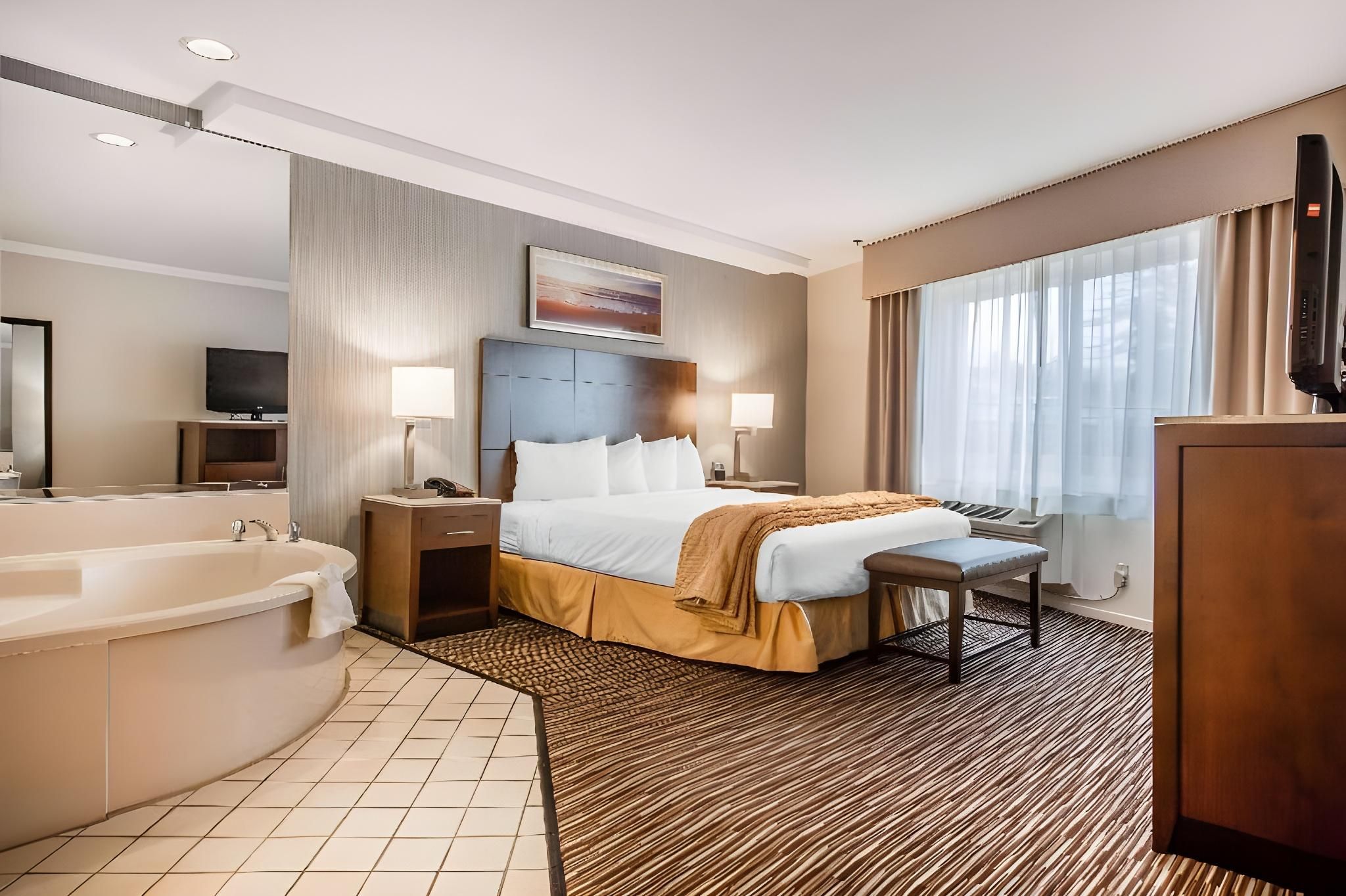 1 King Bed, Suite, Nonsmoking