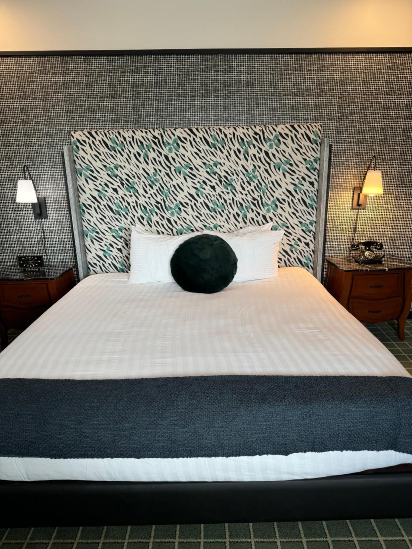 King Hollywood Sign View