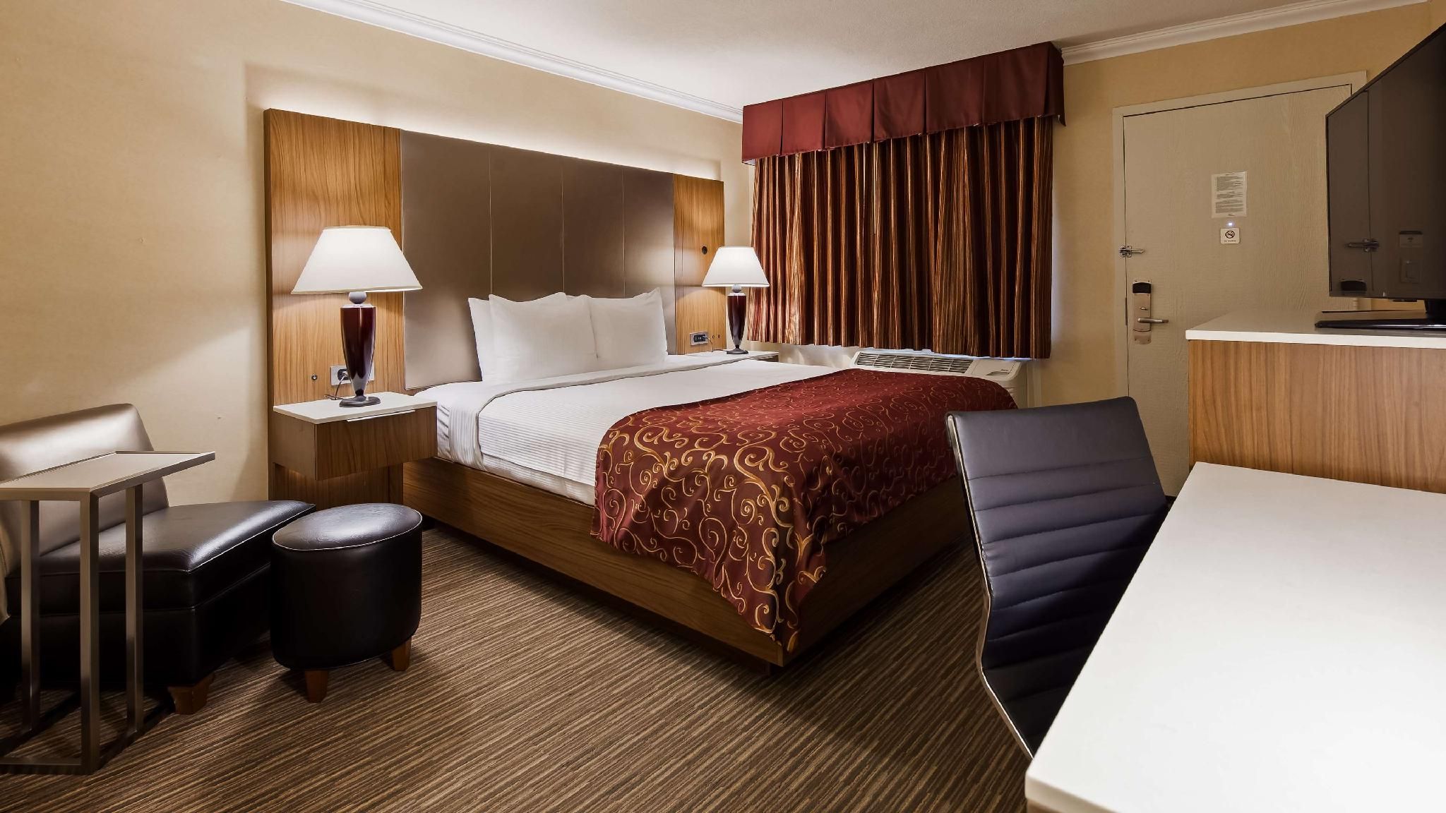 1 King Bed, Nonsmoking, Upper Floor