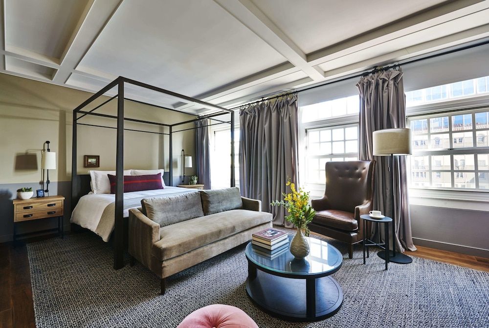 Suite, 1 King Bed (Loft)