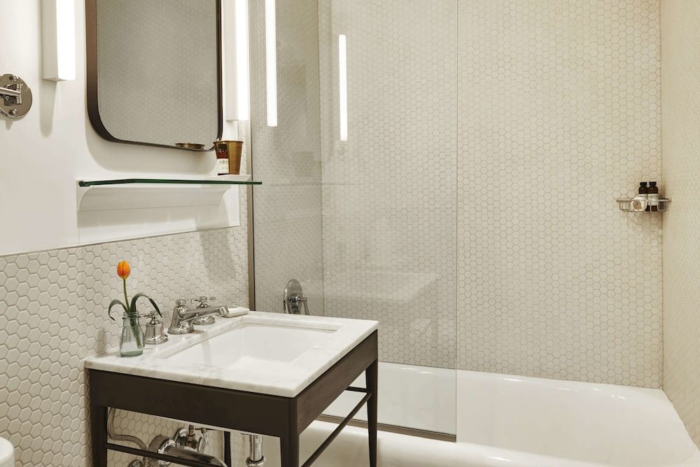 The Hollywood Roosevelt Superior Room, 1 Queen Bed 4