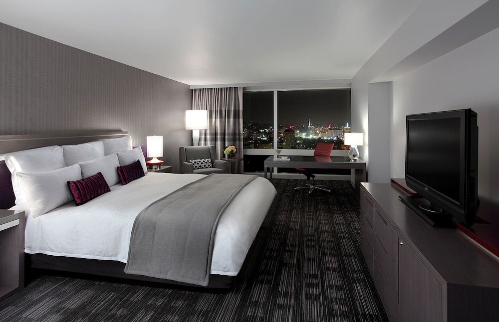 Loews Hollywood Hotel Standard Room, 1 King Bed 2