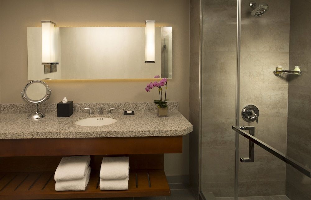 undefined Loews Hollywood Hotel 9