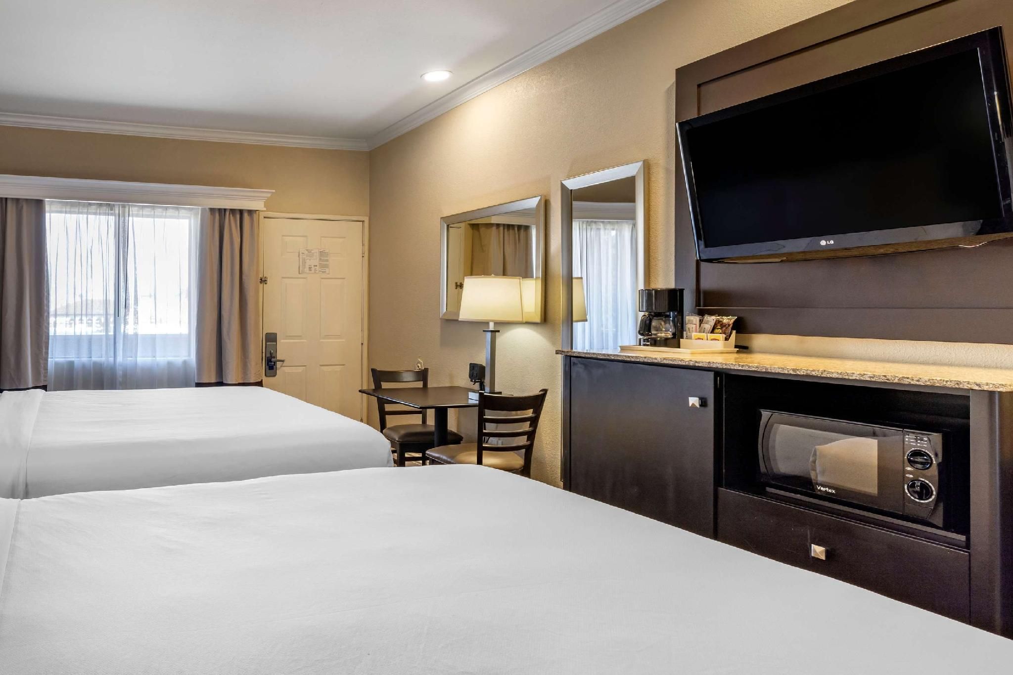 2 King Beds, Nonsmoking