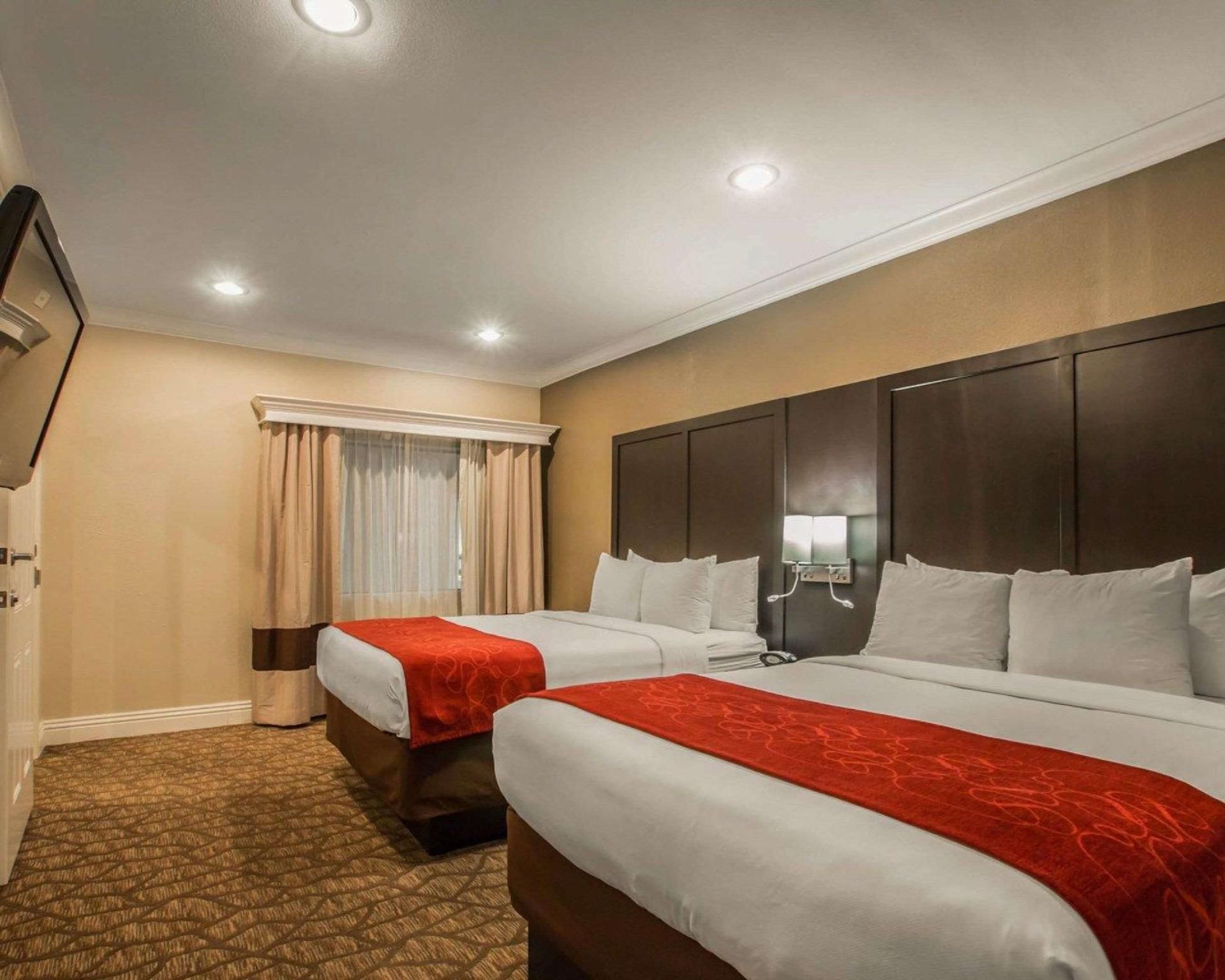 2 Queen Beds, Suite, Nonsmoking, Upgrade