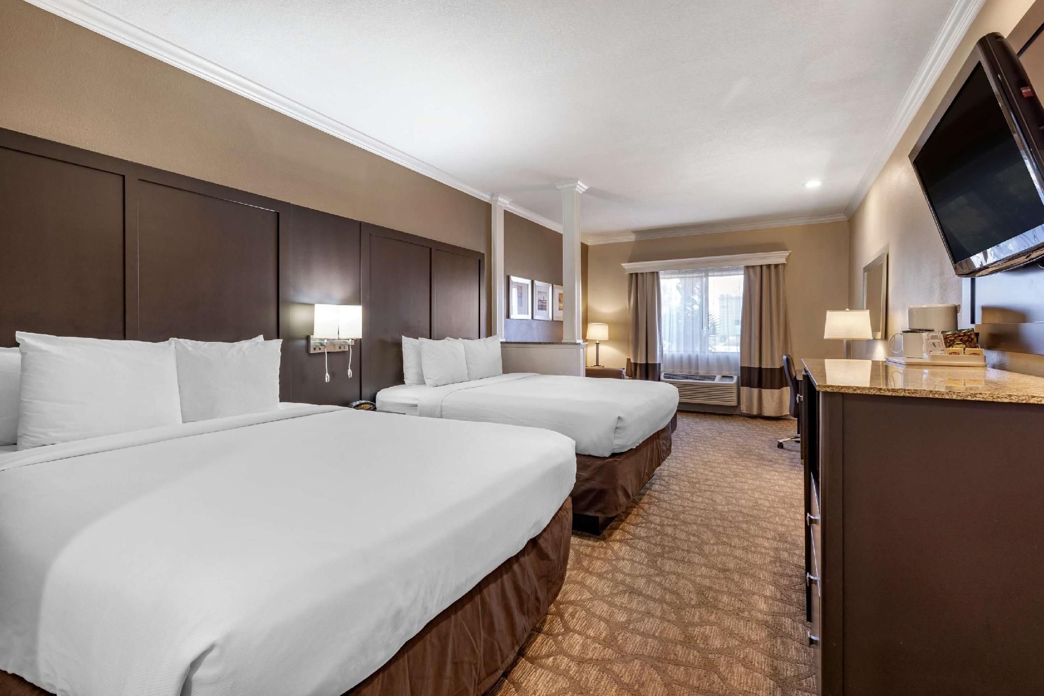 2 Queen Beds, Suite, Nonsmoking, Upgrade