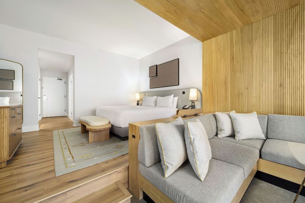 1 King Bed with Golf View Deluxe