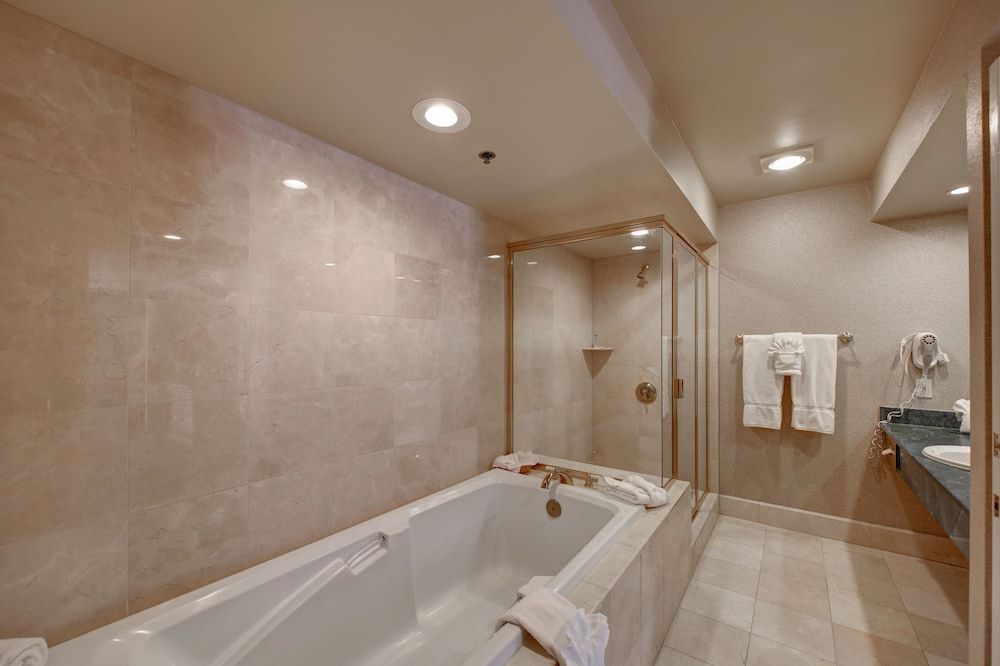 Indian Wells Resort Hotel Suite, 2 Double Beds 4