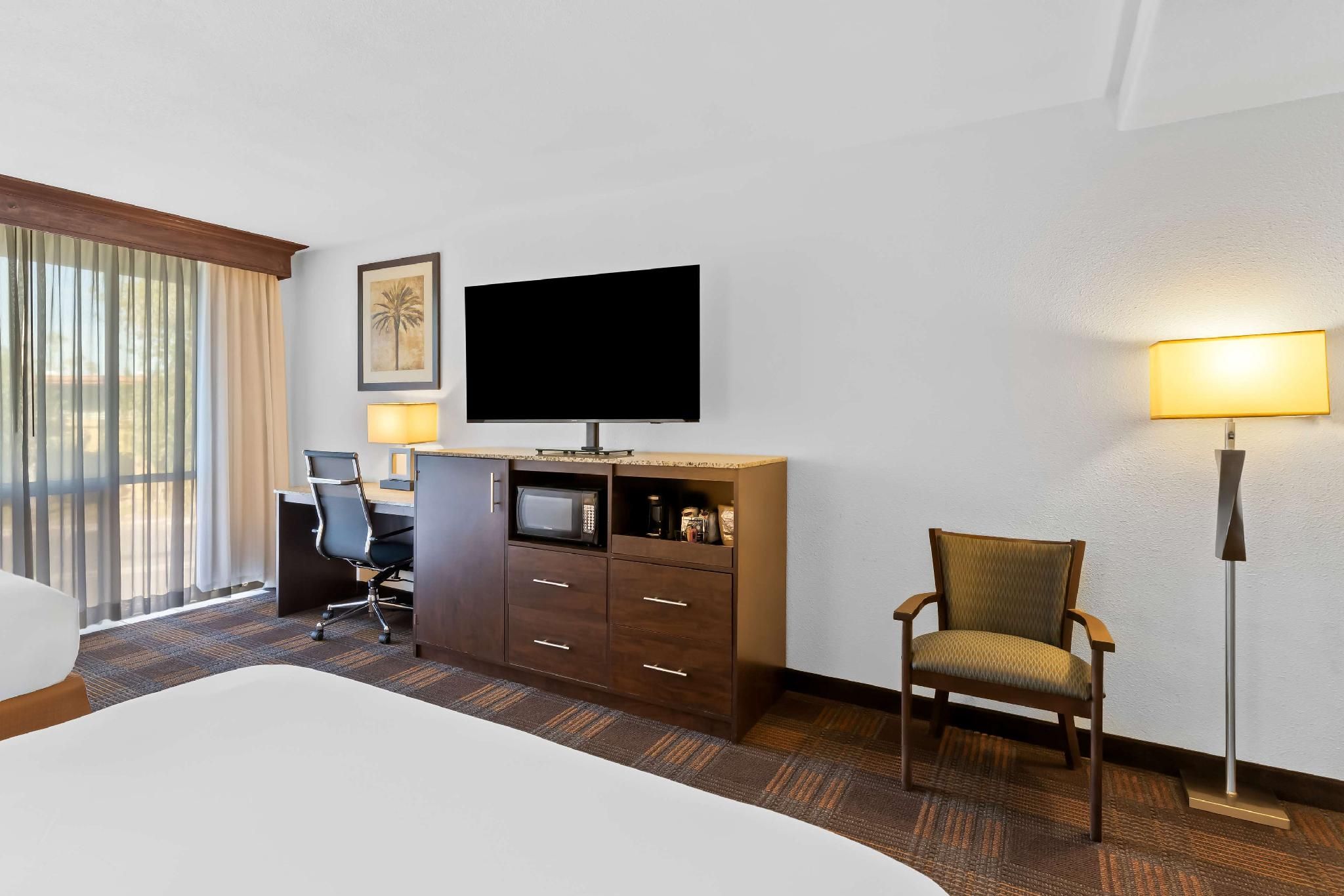 Best Western Date Tree Hotel 2 Queen Beds, Nonsmoking, Deluxe Furnishings 3