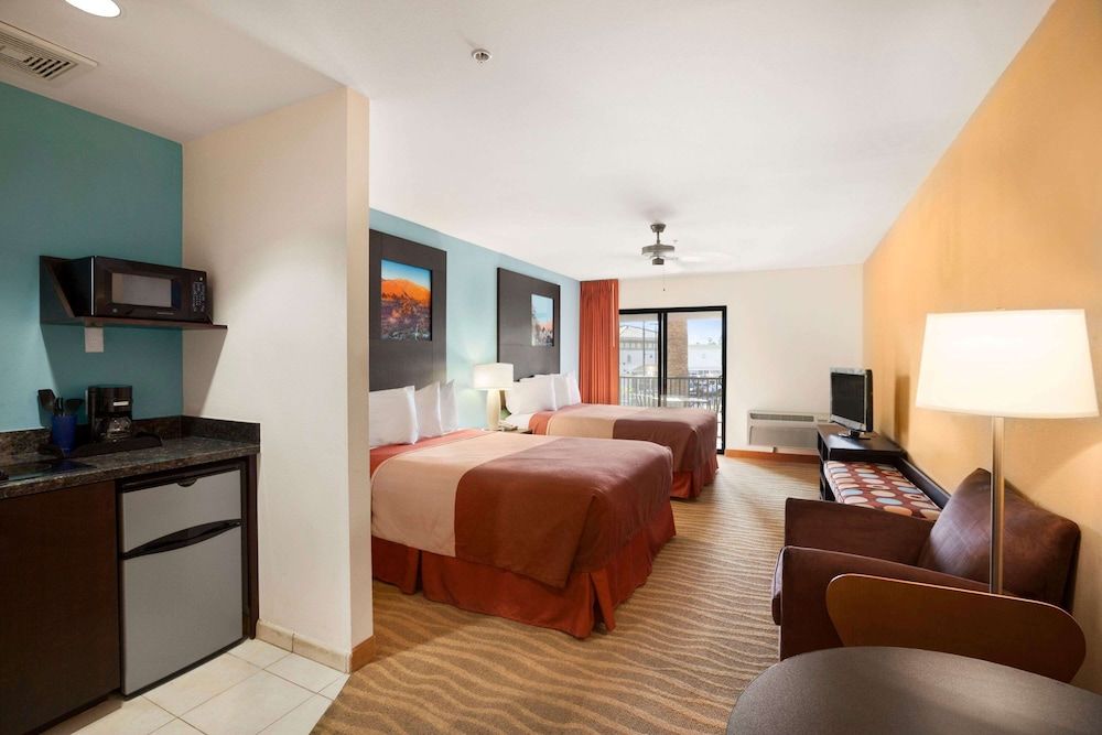 Studio Suite, 2 Queen Beds, Non Smoking (Upper Floor)
