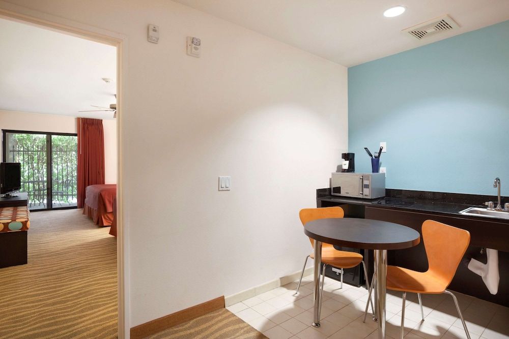Room, 2 Queen Beds, Accessible, Non Smoking (Ground Floor, Mobility Accessible)